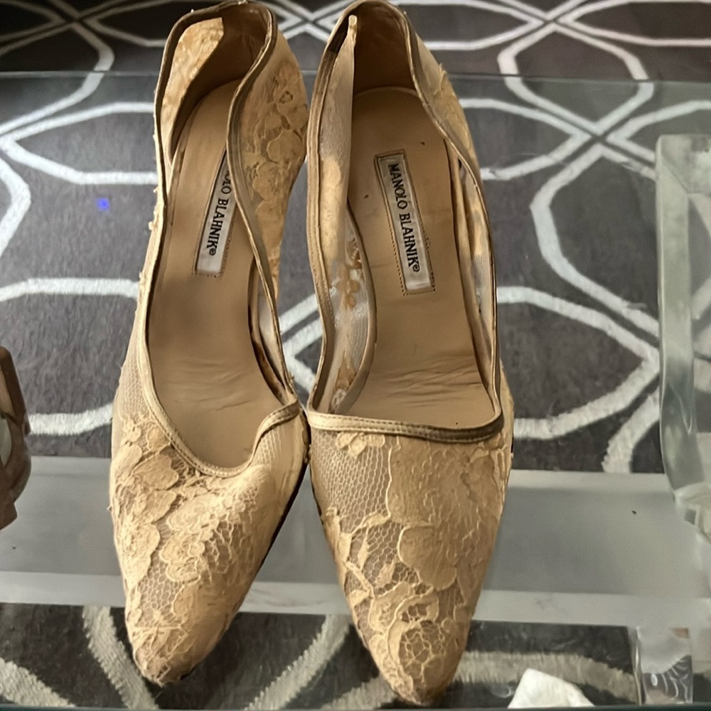 Manolos 4” heel lace pumps